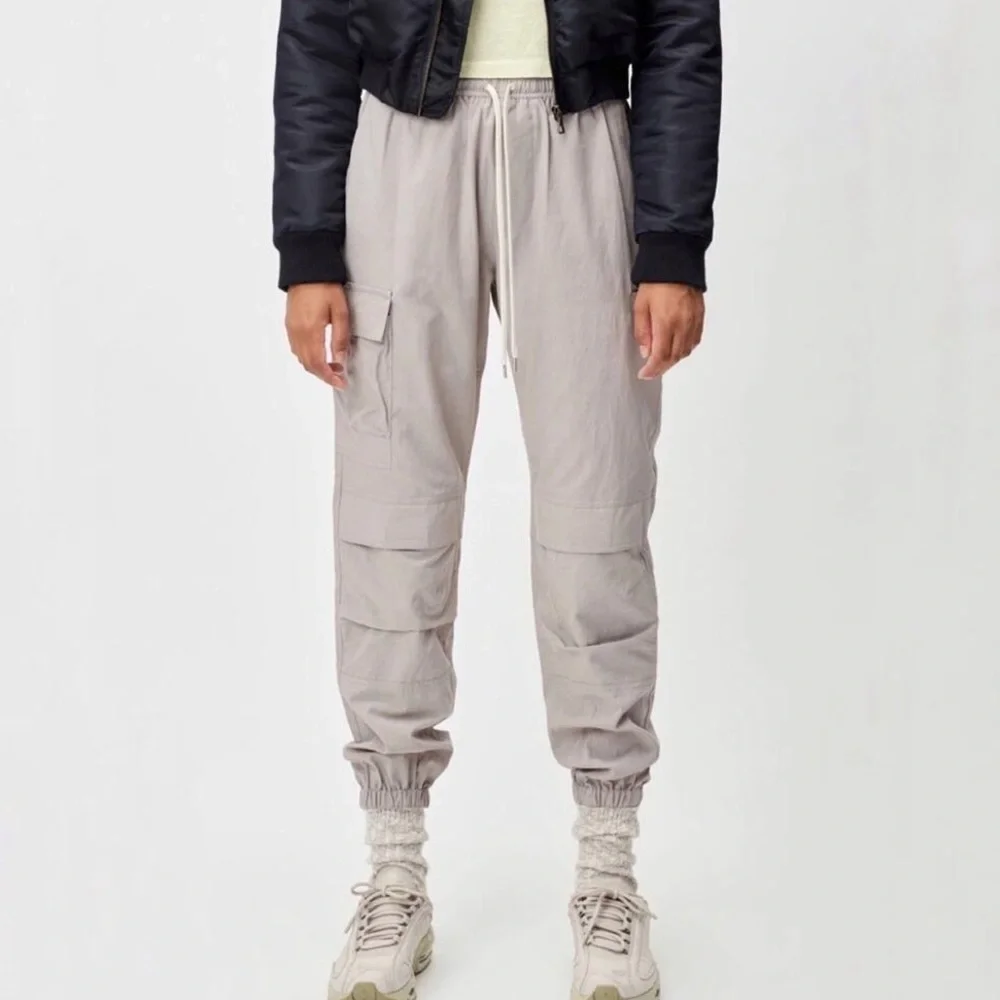 John Elliott Cotton Himalayan Cargo Jogger Pants in Dove  Grey Sz 0/XS